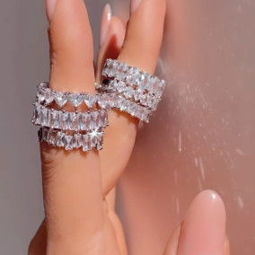 <a href='https://www.instagram.com/reel/CpxVVaIIlnJ/'>Crystal clear ring collection ✨#hadragirl #hadra_jewels #ringcollection #crystalrings #solitairering</a>