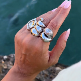 <a href='https://www.instagram.com/p/C9cOvrmIrZj/'>Bold silver rings .. ????#hadragirl #hadra_jewels #rings #ringjewelry</a>
