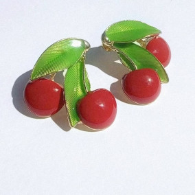 <a href='https://www.instagram.com/reel/C6BWrLrIzbc/'>Cherry cherry lady????#hadragirl #hadra_jewels #cherryearrings #cherryseason</a>